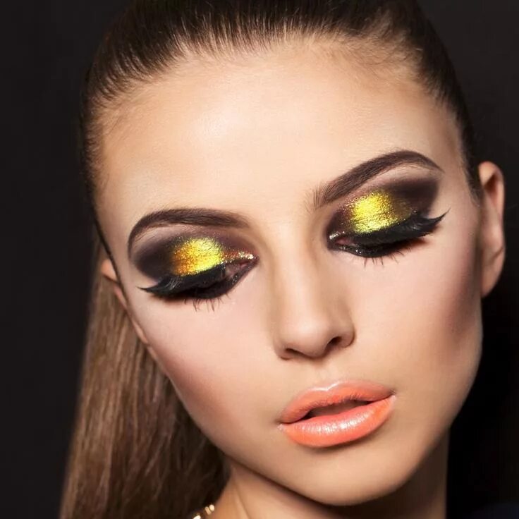 Make up примеры. Свадебный макияж фиолетовый. Макияж растушеванная стрелка смоки. Эффектный макияж для зеленых глаз. Make up примеры.