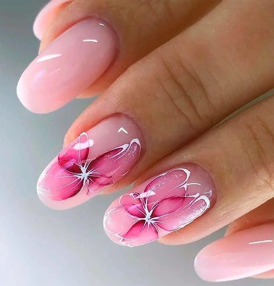 Гелевые ногти видео. Ногти с цветочками. Красивый маникюр с цветами. Цветочек ЕС ногтях. Маникюр на короткие ногти цветы.