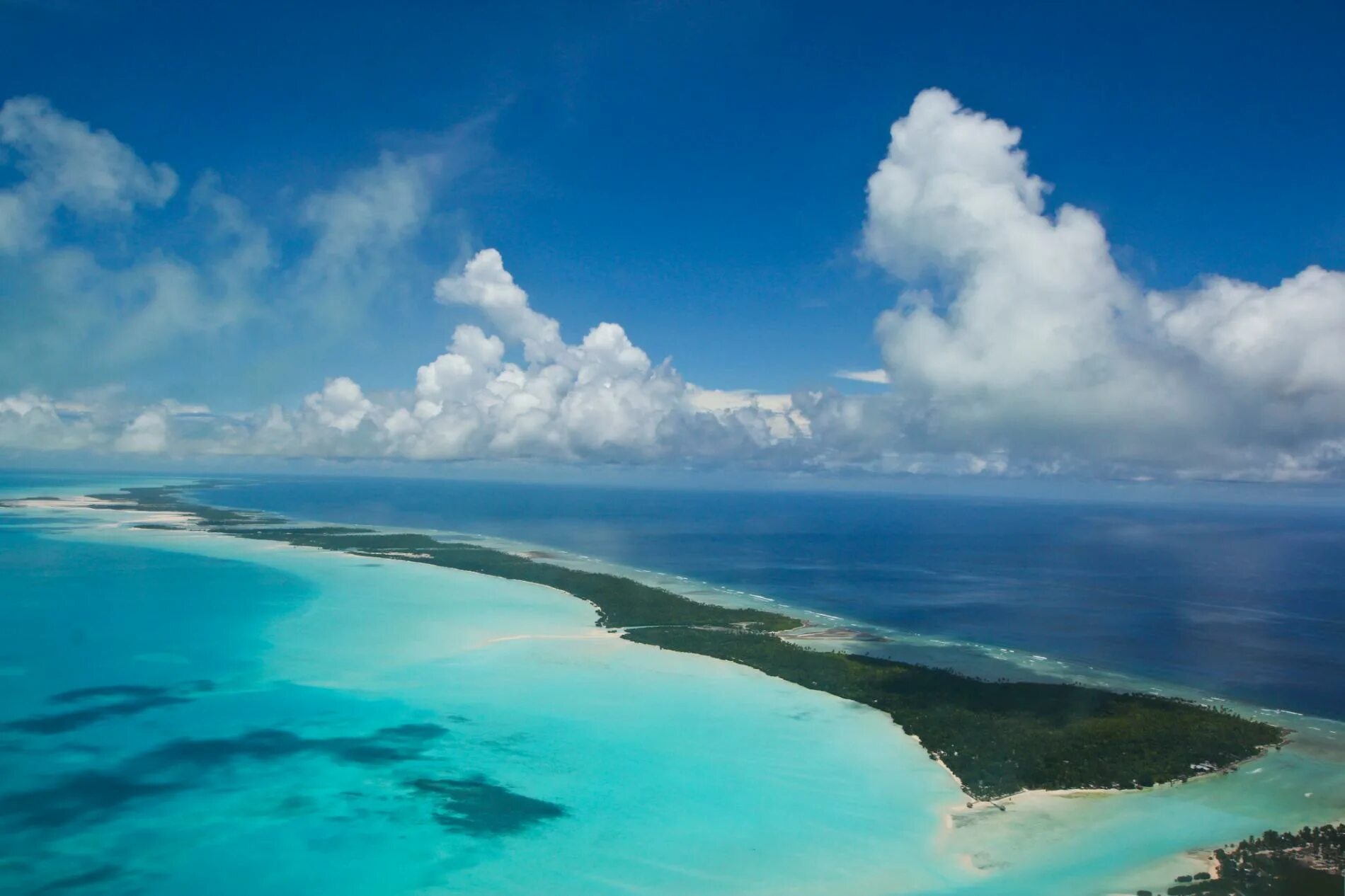 Индийский океан острова страны. Атолл Кирибати. Кирибати остров Тарава. Атолл в тихом океане. Острова Гилберта, Кирибати.