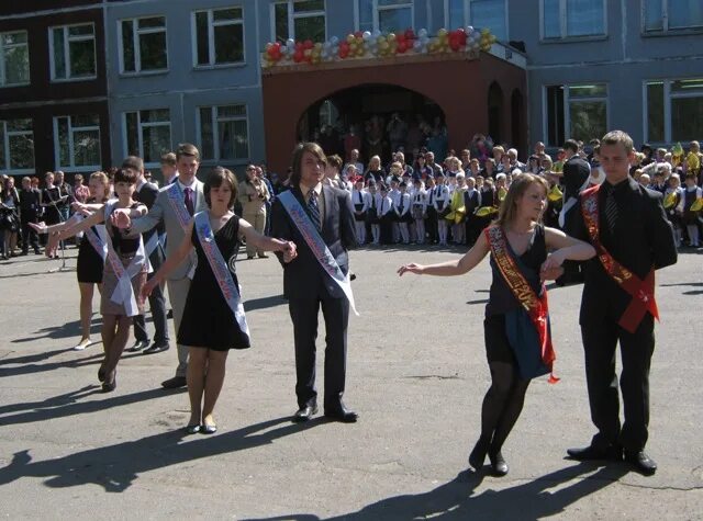 Электронная школа ленинградская область луга. 6 Школа город Луга. Школа 6 Луга директор. Город Луга школа 2. Учителя 6 школы Луга.