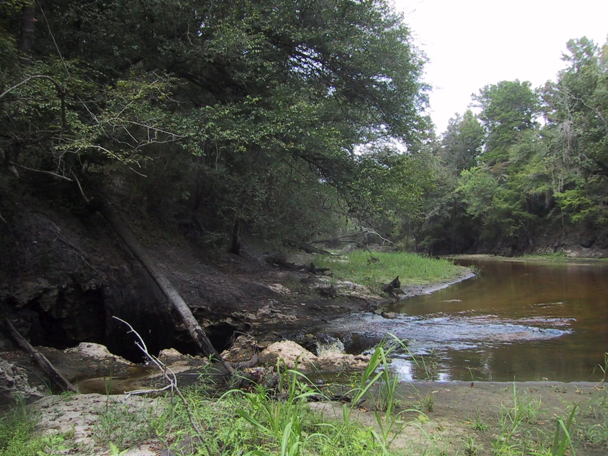 Water ground. Groundwater. самая водоносная река. underground water rivers. underground water flow.
