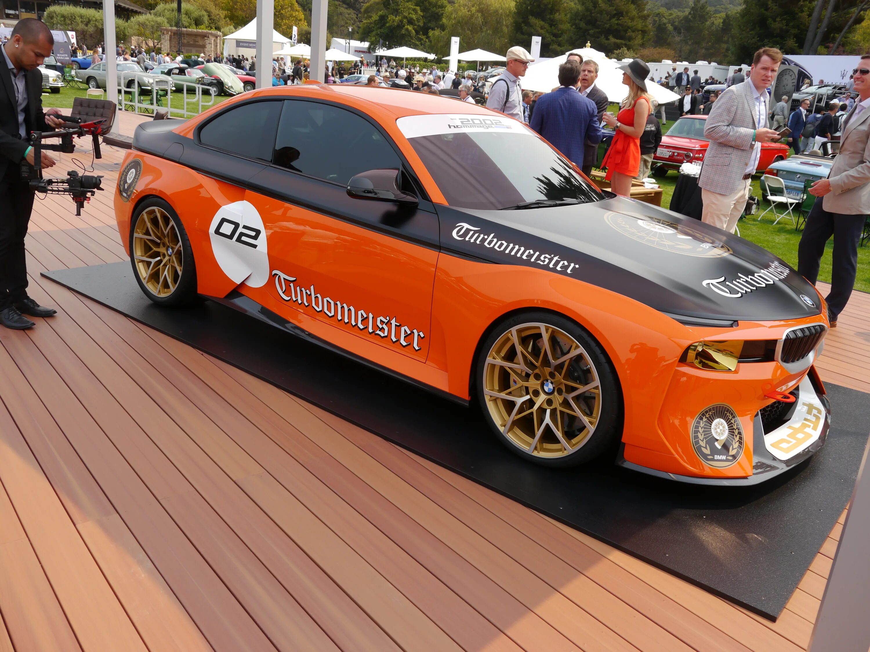 Свадебный кортеж приора. Bmw m1 hommage. Розовый крайслер 300с. Крайслер свадебный. Машин традиция.