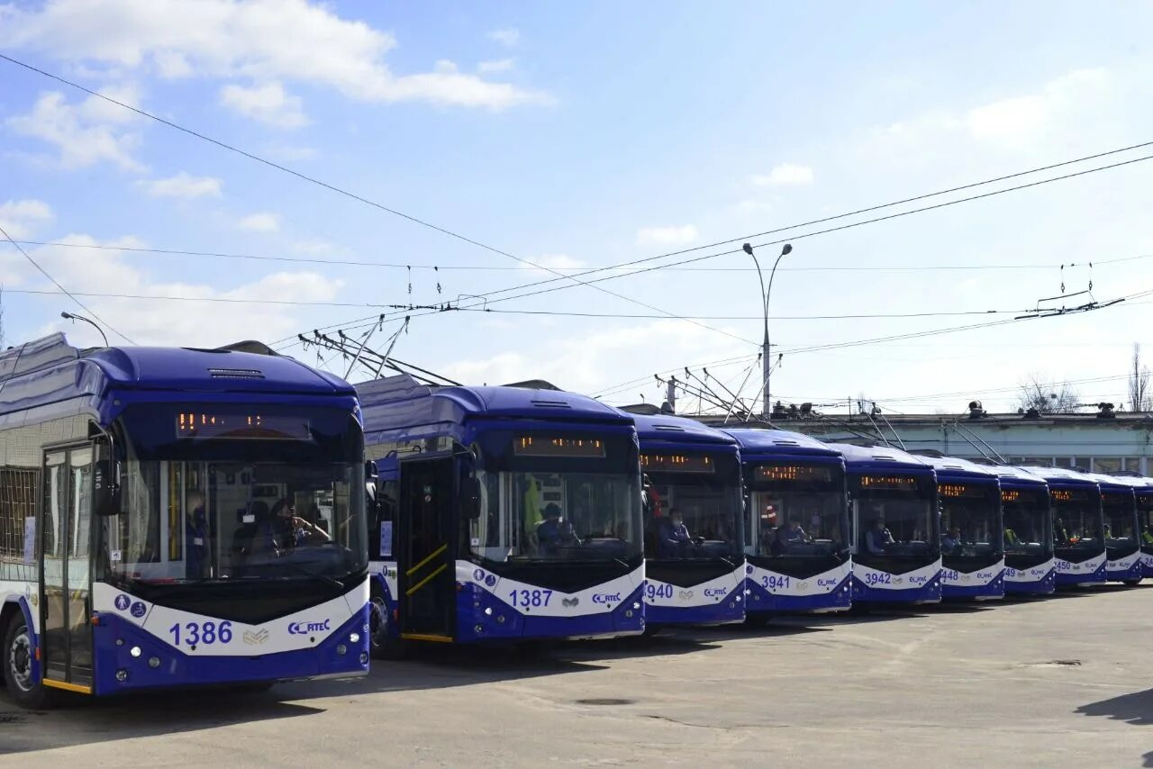 Новые троллейбусы в 2024 году. БКМ-321 2022. Новый троллейбус БКМ 2022. БКМ 321 новый троллейбус в Петрозаводске. Троллейбус Кишинев 2021.