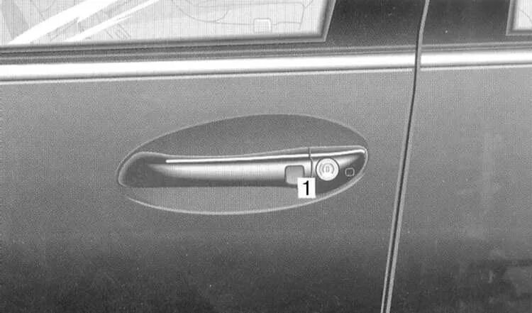 Кнопка двери Мерседес 164. Мерседес е 230 ручка для открывания дверей. Кнопки на двери Мерседес е200. Смарт ручка двер Мерседес w211.