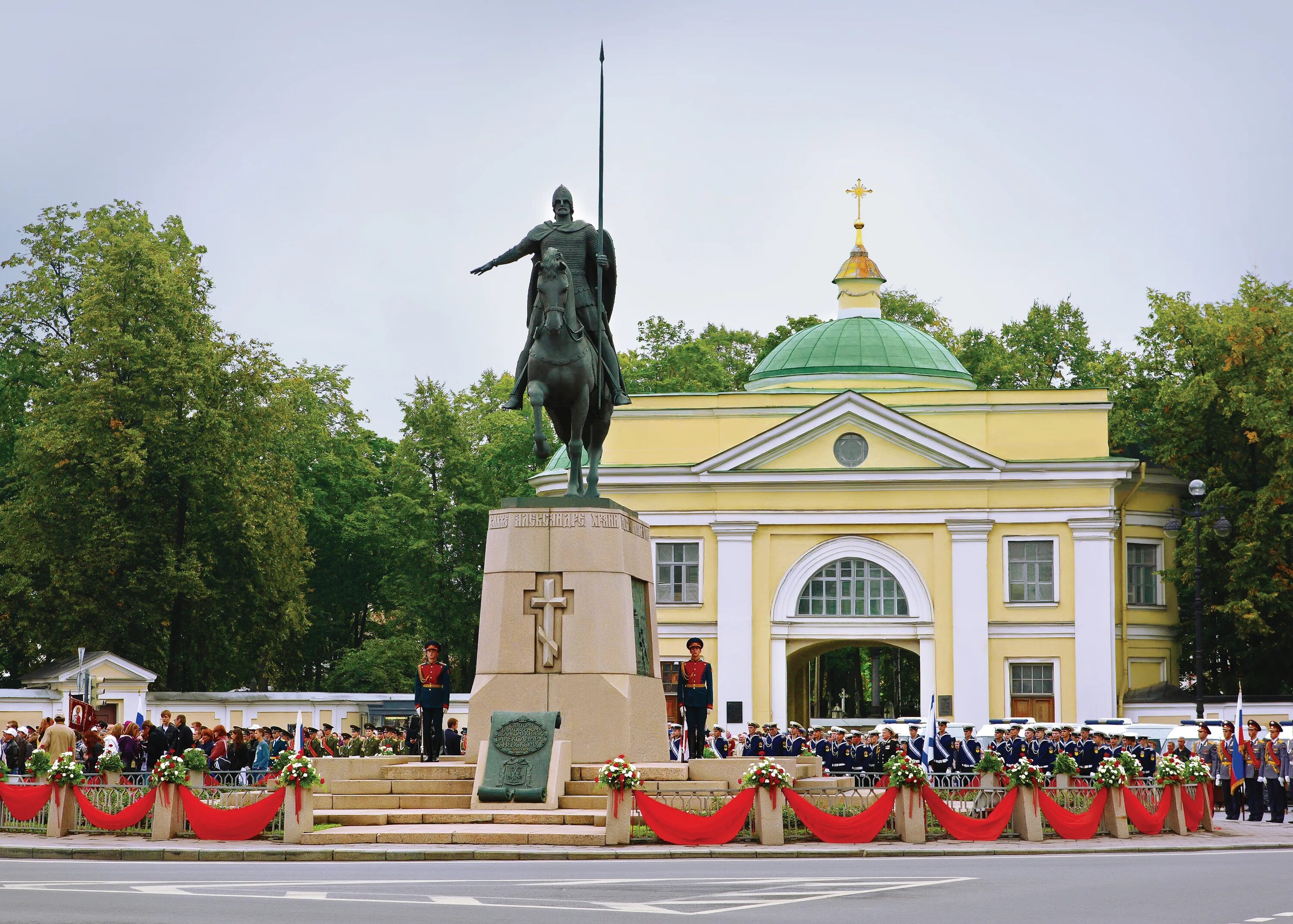 Памятник александру невскому в петербурге. Александро Невская Лавра Санкт-Петербург памятник. Памятник на площади Александро-Невской Лавры СПБ.