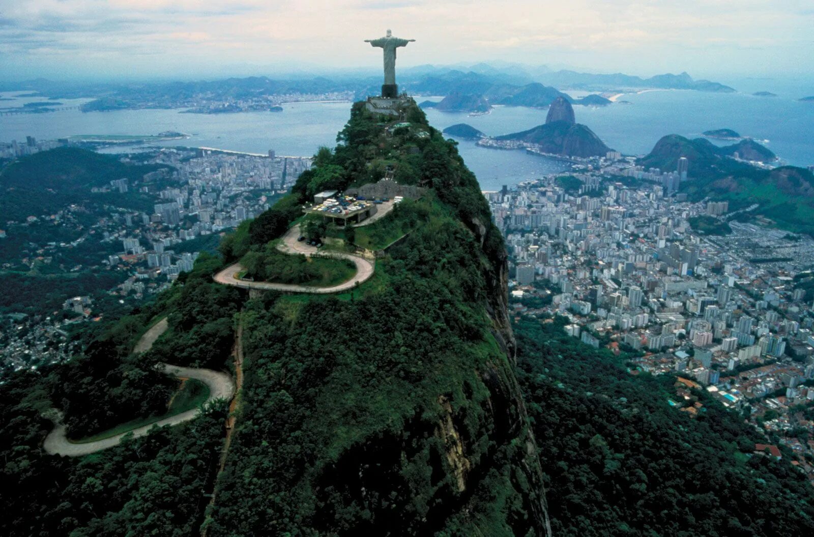 Rio d. Бразилия гора Корковадо. Статуя Христа-Искупителя. Статуя Христа в Рио-де-Жанейро. Гора Корковадо статуя Христа.