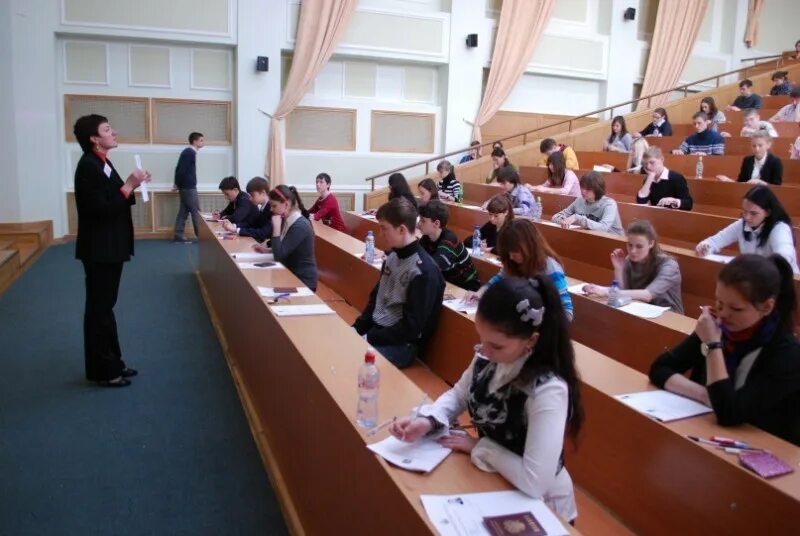 Мгу зачислен. Поступить в МГУ. МГУ ученики. МГУ поступление. Поступление в вуз МГУ.