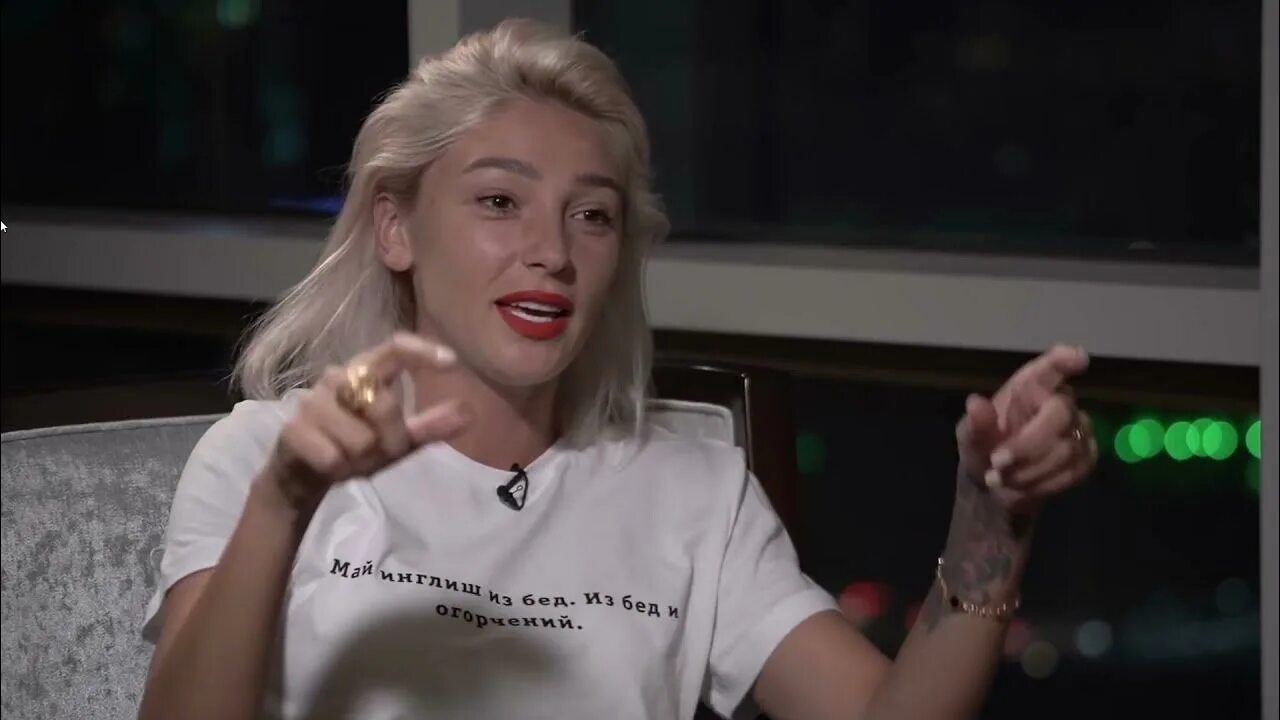 Интервью дудя с маршалом. Ивлеева интервью с дудем. Настя ивлеева смеется. Ивлеева интервью с дудем. Интервью ивлеевой у дудя.