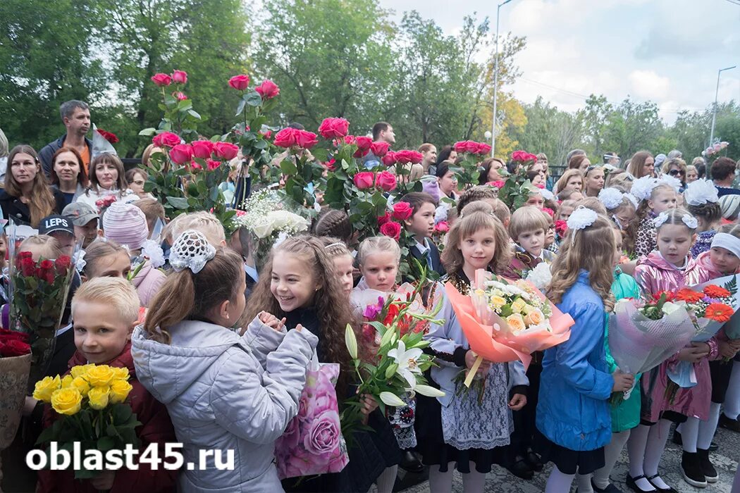 Электронная школа 45 курган. Школа 45 Курган. Встречаем из школы. Первое сентября 2010 года 47 гимназия Курган. Первое сентября 2009 года 47 гимназия Курган.