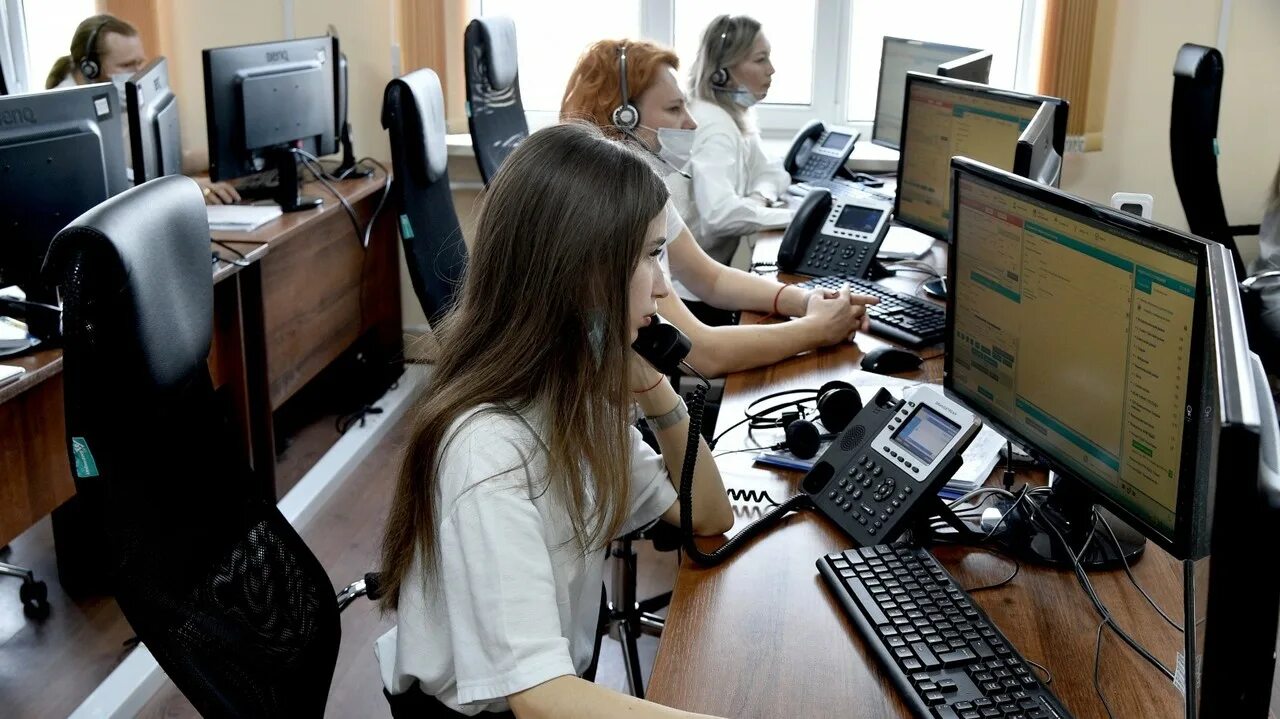 Оператор 20. Центр обработки звонков. единая справочная служба 112. оператор на службу 112 в якутске. оператор службы 112 в семикаракорске..