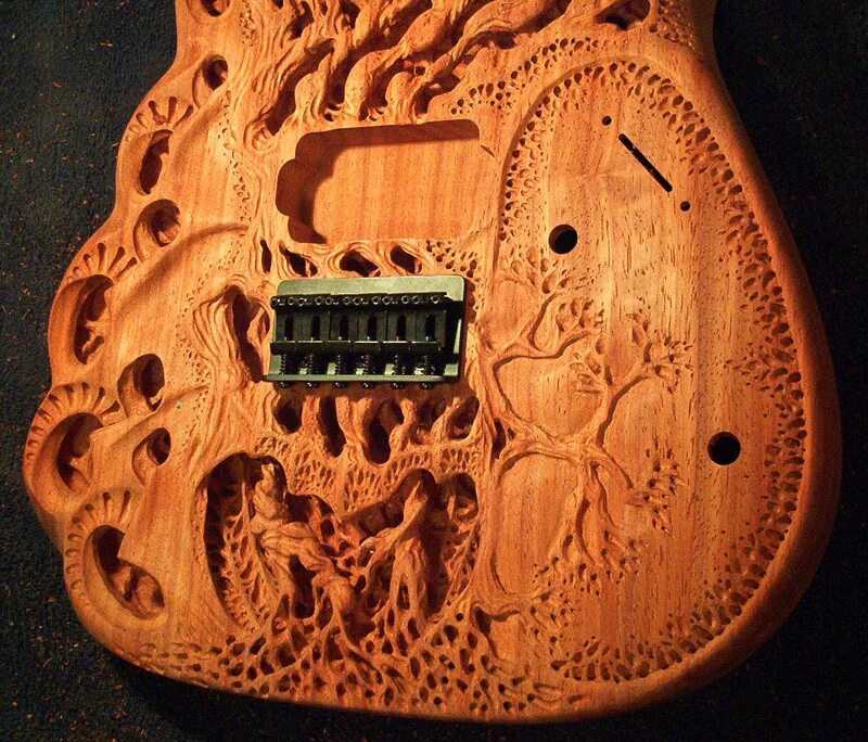 Резная электрогитара. Резьба по дереву гитара. Гитара с резьбой. Резные гитары из дерева.