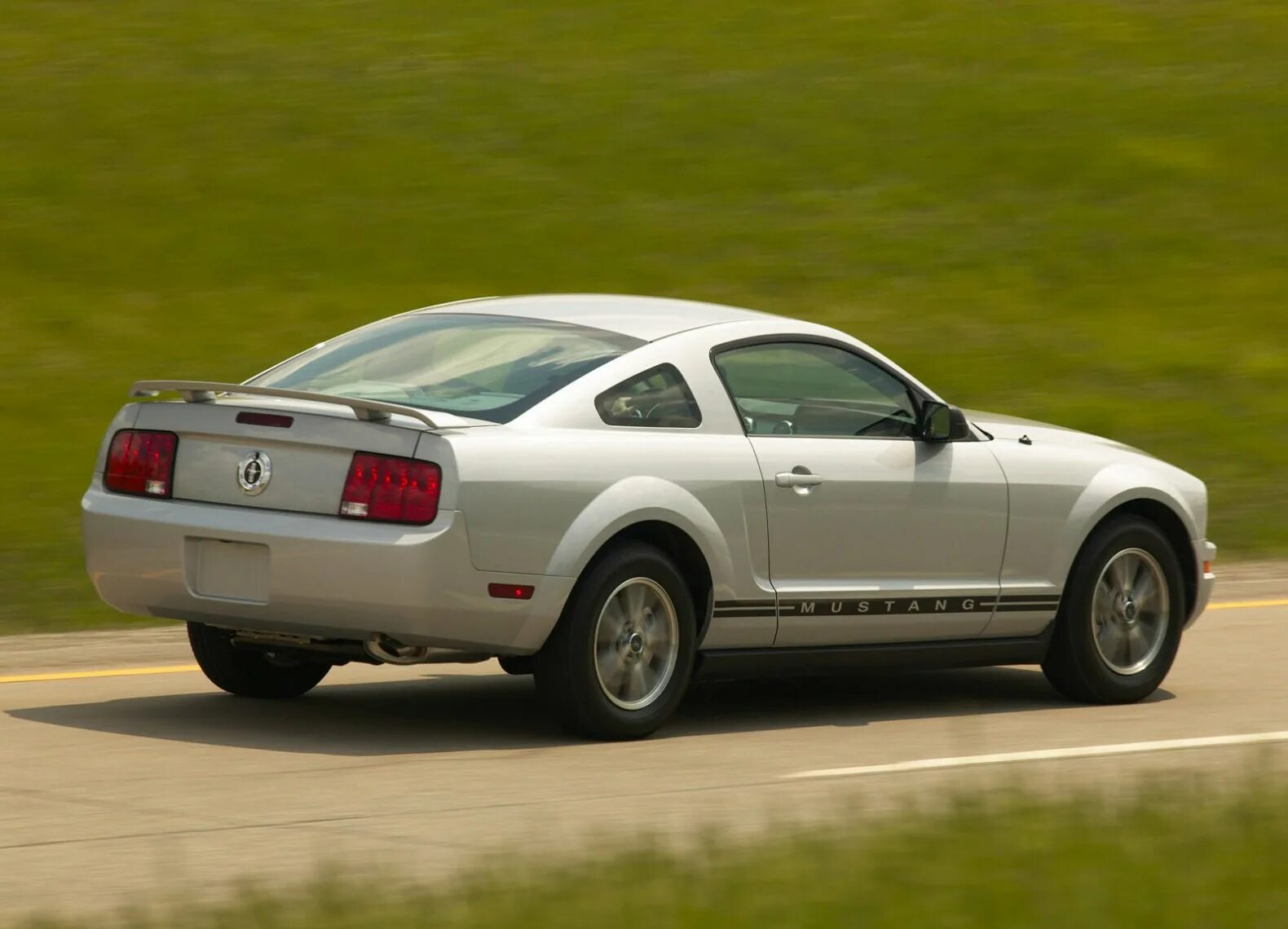 Ford Mustang 2005 v6. Форд Мустанг ГТ 2005. Ford Mustang 4.6 2005. Форд Мустанг v12.