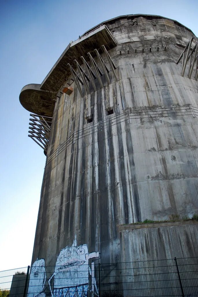 Башни люфтваффе. Зенитные башни люфтваффе. зенитные башни flakturm. зенитные башни люфтваффе в вене. зенитные башни люфтваффе в берлине.