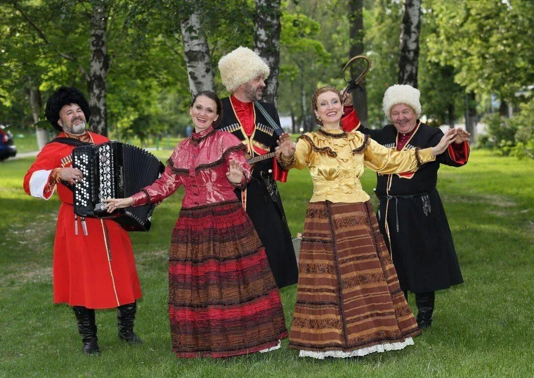 Пение казаков. Казачий песенный фольклор Кубани. Кубанские казаки ансамбль. Музыкальная культура казачества Кубани. Фольклорные казачьи ансамбли.