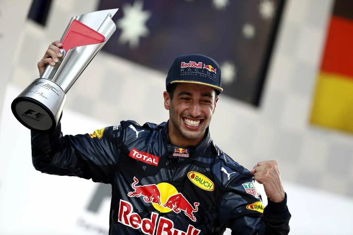 Риккардо. Daniel Ricciardo 2017. Даниэль Риккардо портрет. Риккардо ред Булл. Daniel Ricciardo 2016.