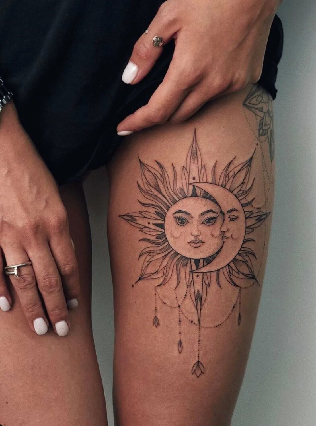 парные тату надписи. тату ты будешь солнцем я луна. парные тату для мужа и жены солнце и луна. тату ты будешь солнцем я луна. парная тату луна.