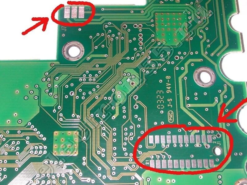Окислы контактов. Окисленные контакты жесткого диска. Окисление контактов на жестком диске. Окисление на плате. Окисление контактов на плате.