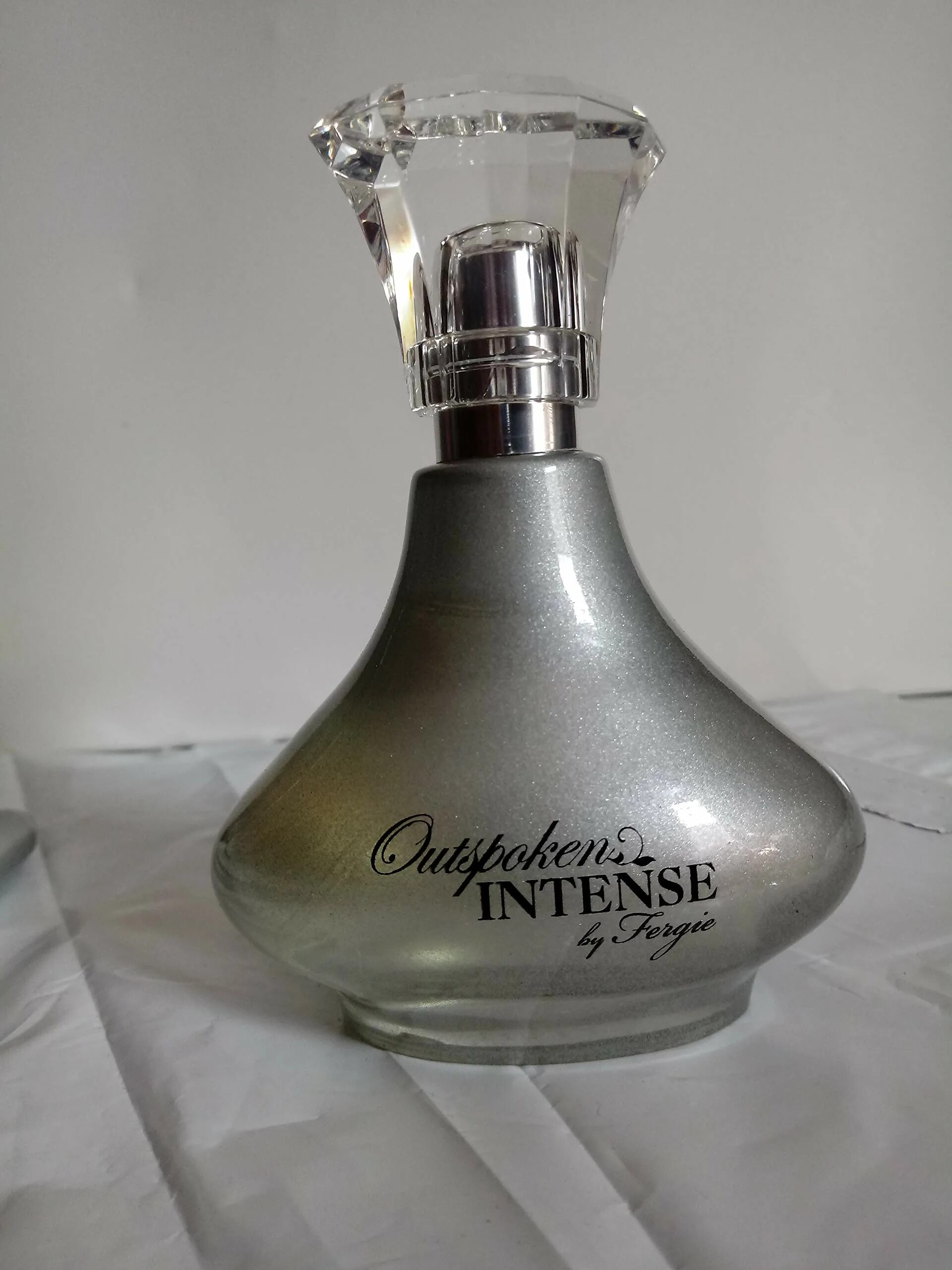 Вива бай ферджи эйвон. Fergie avon. Туалетная вода от ферджи эйвон. Духи от ферги эйвон. Outspoken by fergie.