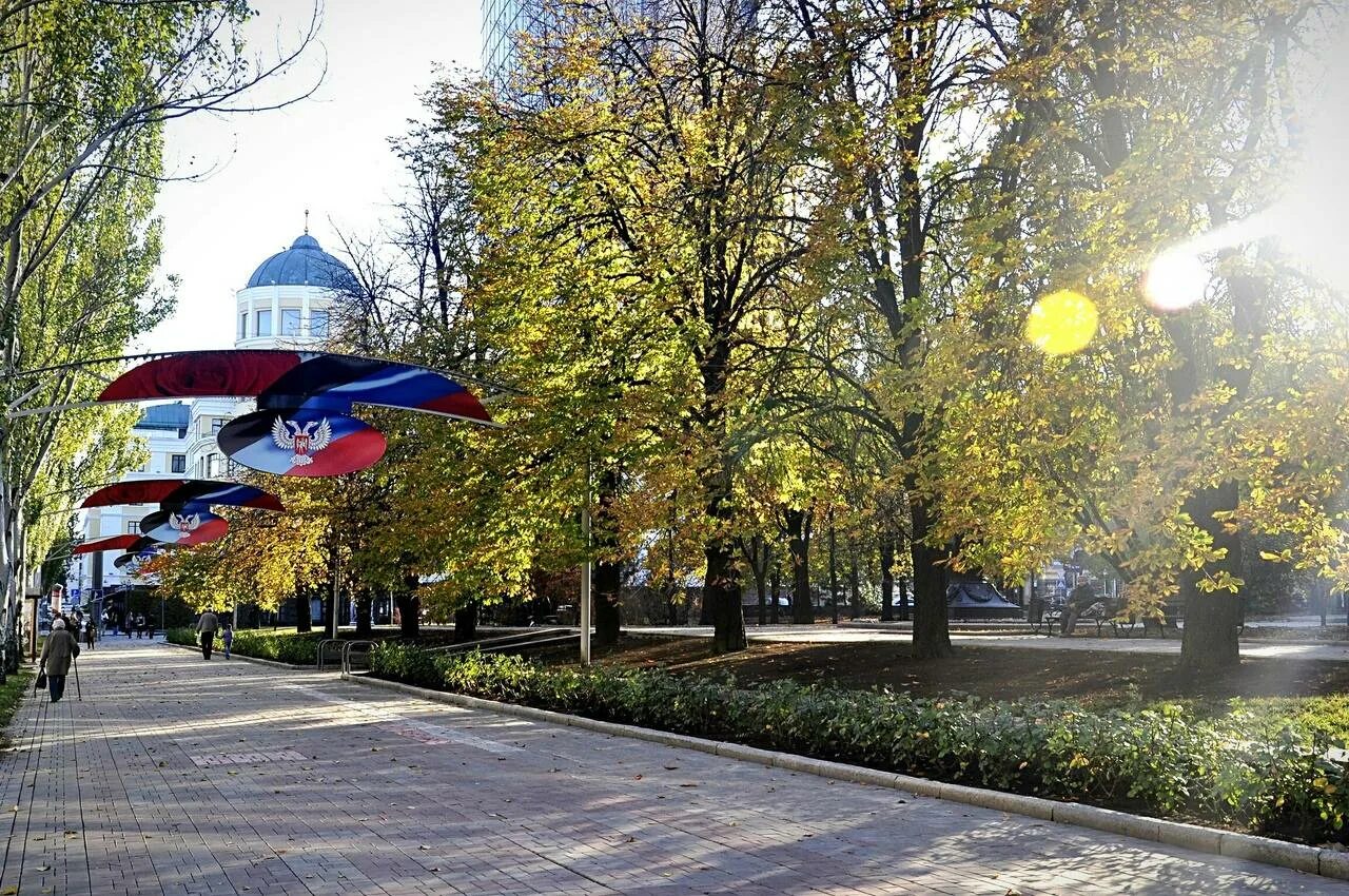 Карта домбасаи луганска. Список самых больших городов донбасса. Карта луганской области и ростовской области. Сколько лет луганску и донецку. Луганск.