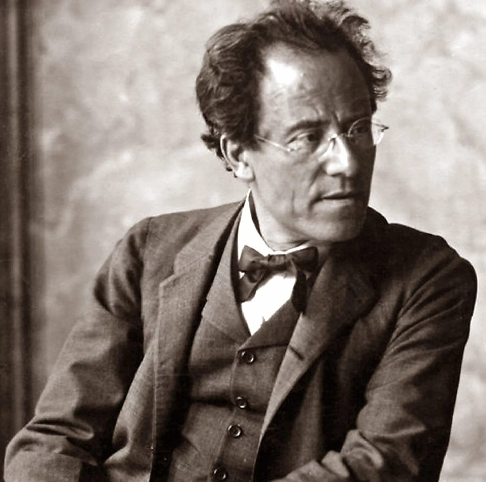 Уверенная девушка. Черно белые портреты мужчин. Бизнесмен предприниматель. Йен сомерхолдер деймон. Вывод о употреблении наркотиков.