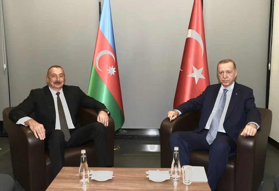 Братья азербайджана. Ilham Aliyev с Эрдоганом. Алиев и Эрдоган Мехрибан.