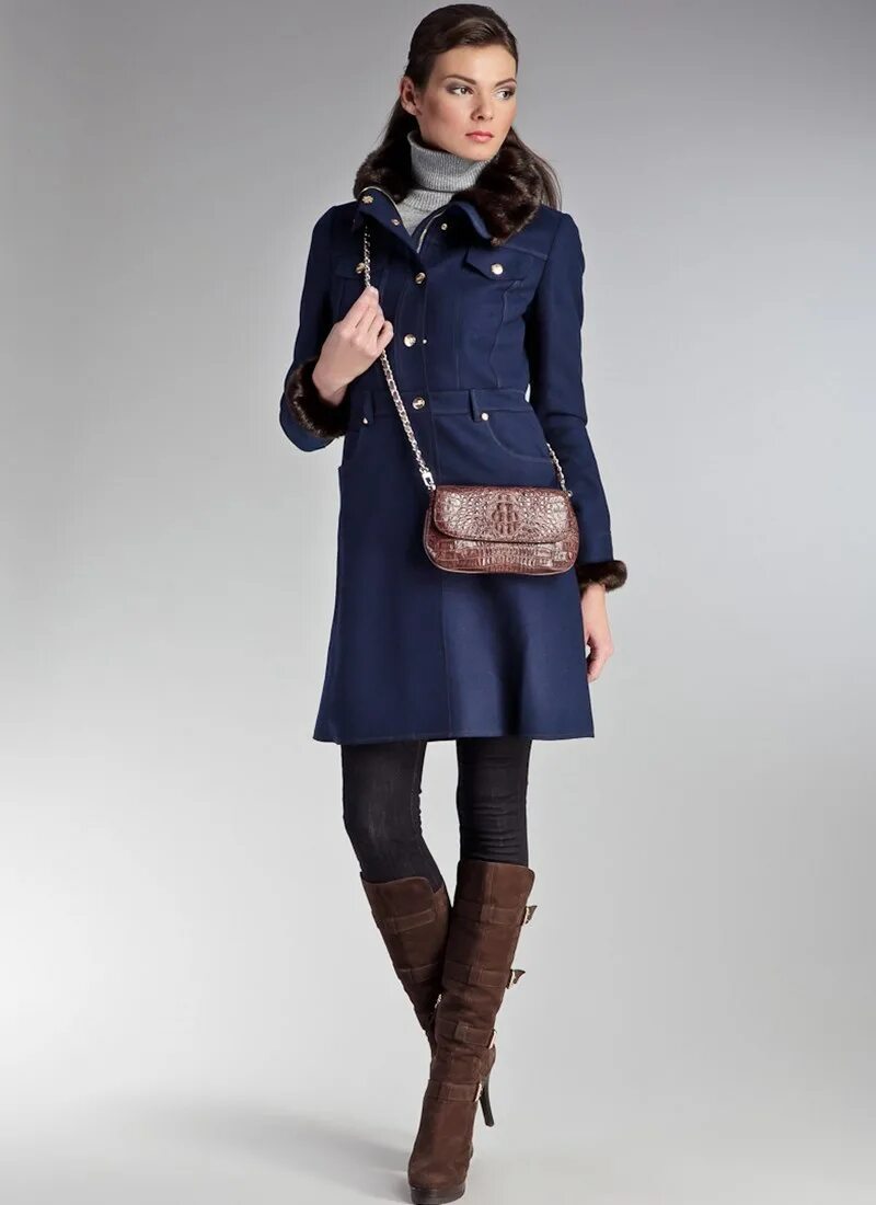 Лук с бордовыми сапогами. Светло коричневые сапоги. Серые сапоги чулки. Образ с коричневыми сапогами на каблуке. Сумки к пальто розовое женское.