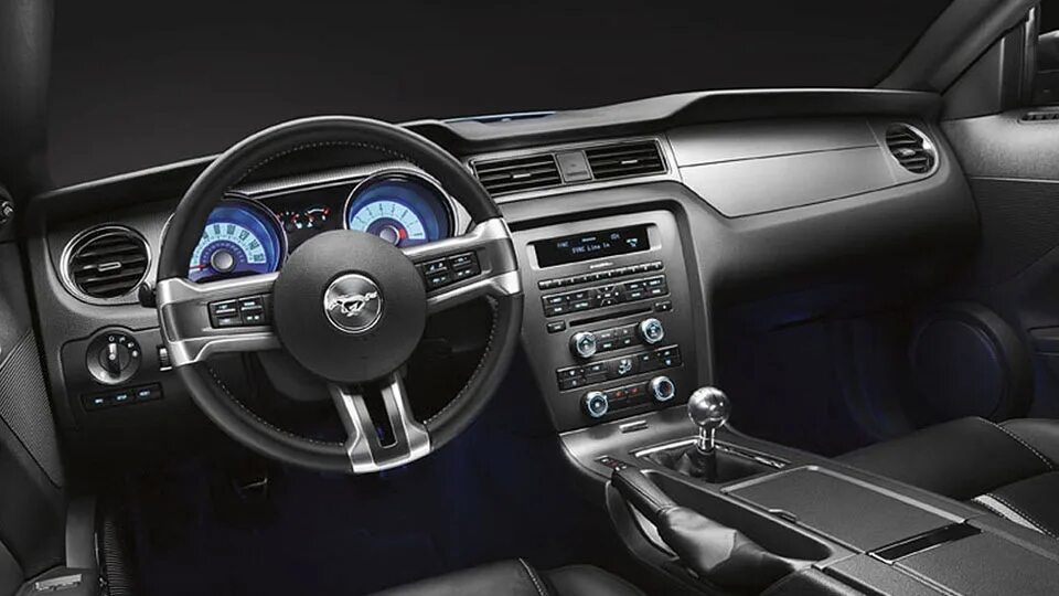 Ford mustang sync. Форд мустанг 2022 салон. Форд мустанг 2018 салон. Форд мустанг механика. Ford mustang 2010 салон.