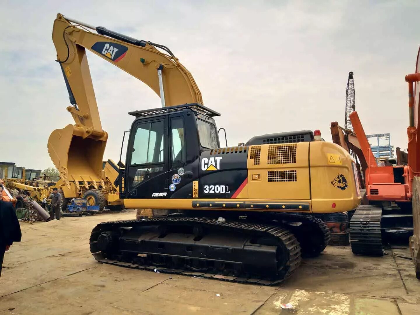 Поворотный ковш для экскаватора. 65. Sany sy135c гусеничный экскаватор. Volvo ec140. Гусеничные экскаваторы санкт петербург.