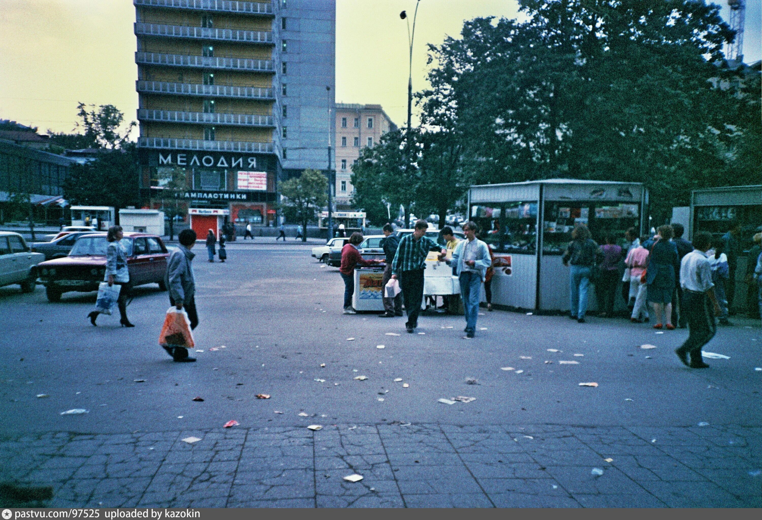 Как жили в 90 годы. Новый Арбат 1994. Новоарбатский проспект 90-е. Москва Арбат 90е. Ленинский проспект Москва 90 е года.