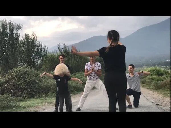 Горы лезгинка remix. Горы лезгинка remix. Песни лезгинка 2023. Чеченские девушки танцуют. Джигит грузия.