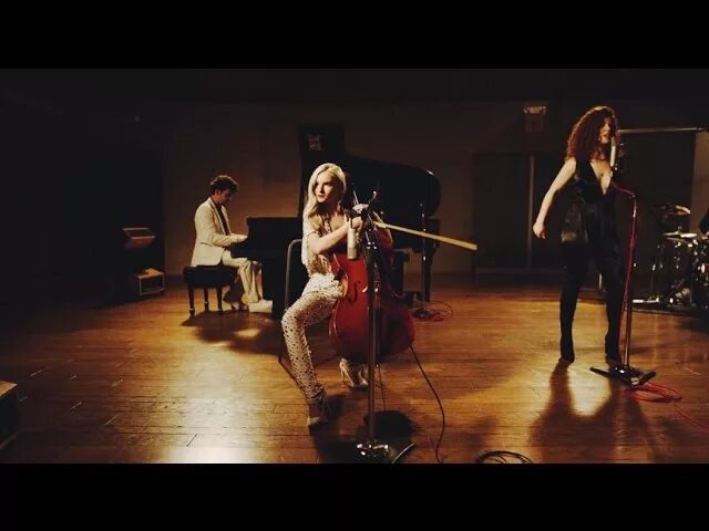Clean bandit glynne. Clean bandit jess glynne real. jess glynne real love. clean bandit &amp; jess glynne - real актеры. clean bandit британский музыкальный коллектив.