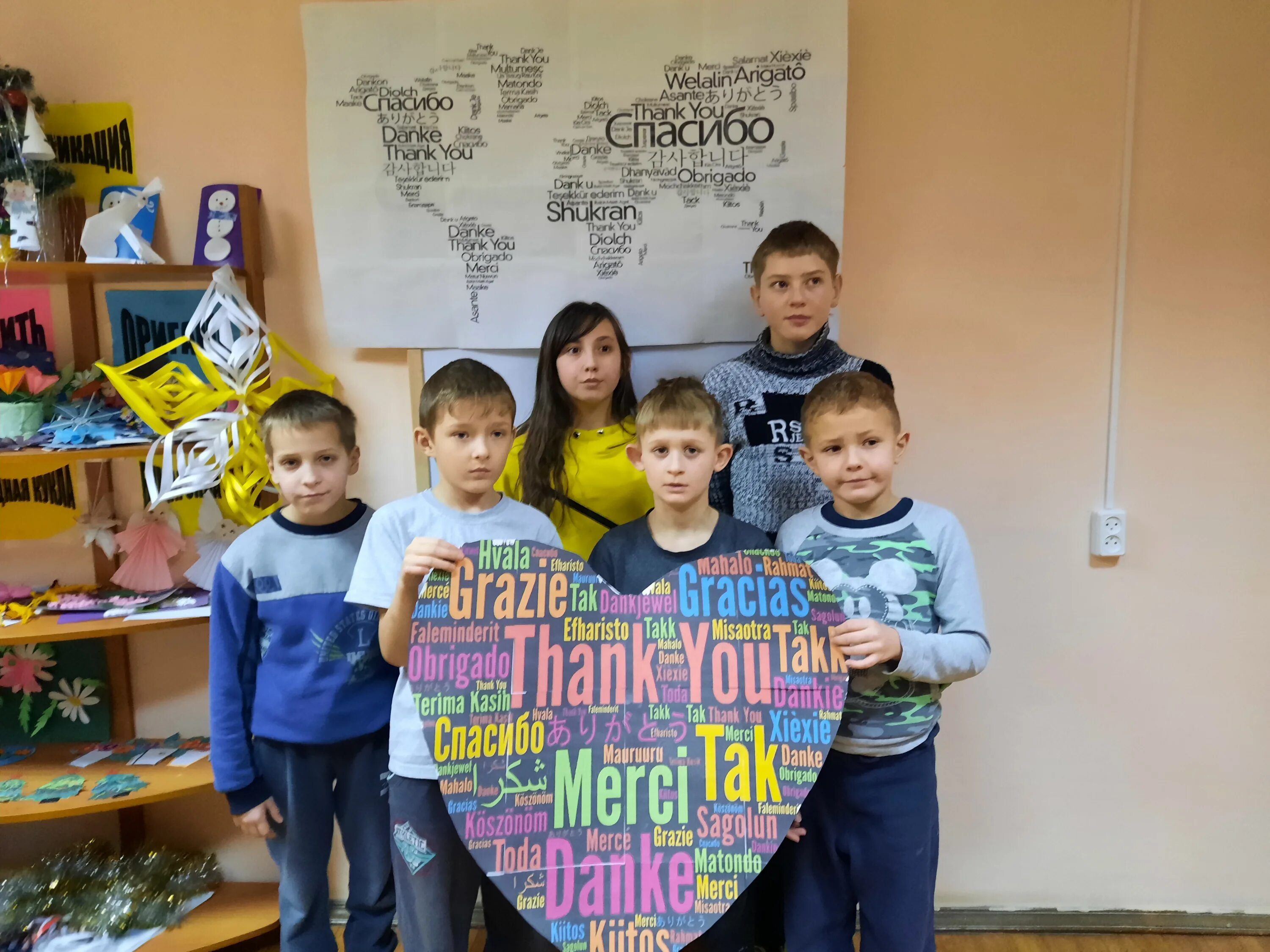 Всемирный день спасибо в детском саду поделки. Международный день спасибо в детском саду старшая группа. Всемирный день спасибо спасибо. Международный день спасибо поделки. Всемирный день спасибо в детском саду в подготовительной группе.