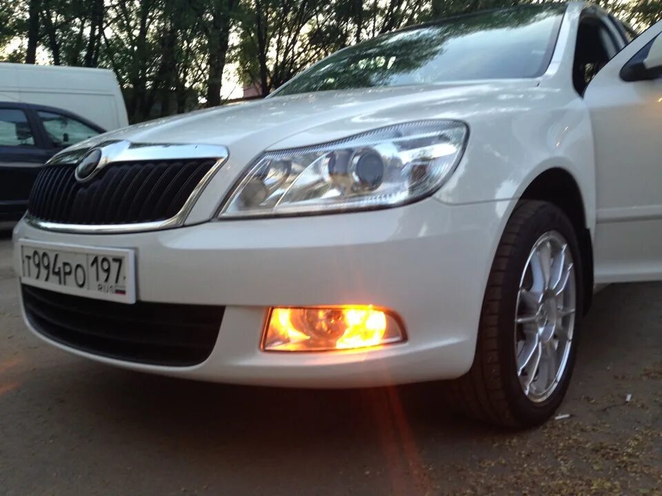 Skoda octavia a5 птф. Led дхо skoda octavia a5. Дхо skoda octavia. Дхо skoda octavia. Ходовые огни skoda octavia a7.
