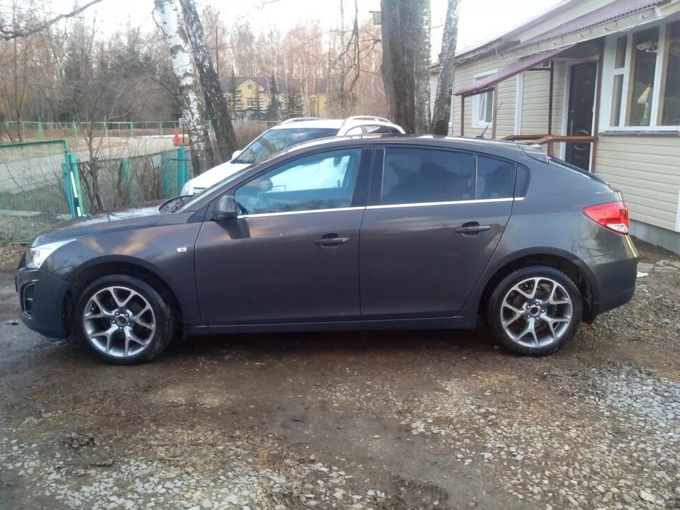 Диски шевроле круз 5 105. Диски на chevrolet cruze r17. литье на шевроле круз r17. шевроле круз на 17 дисках. литьё r18 chevrolet cruze хэтчбек.