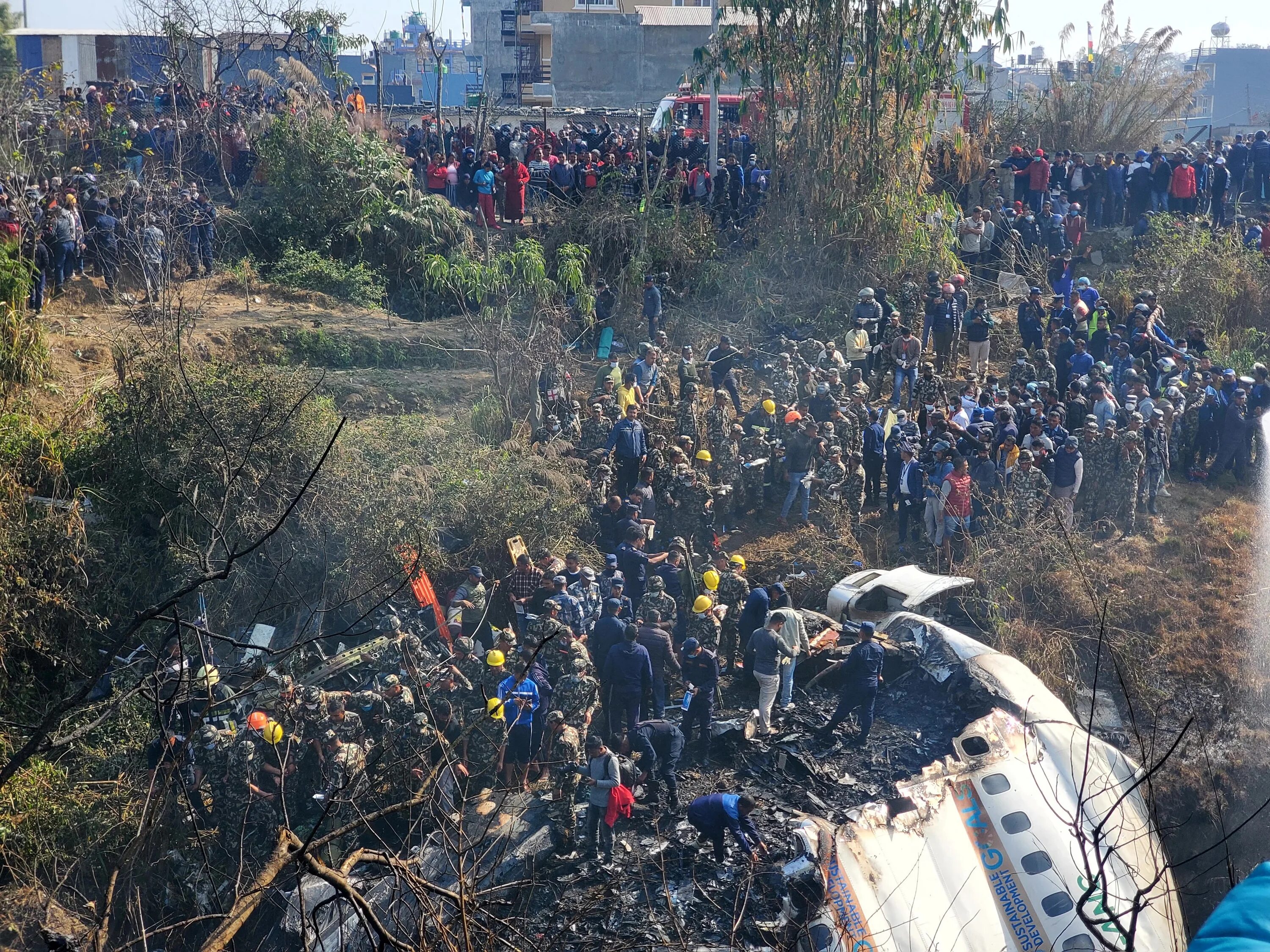 Падение самолета люди. Авиакатастрофы 2023 Покхара. Катастрофа АТР 72 В Непале. ATR 72 Покхара. В Непале разбился самолет 2023.