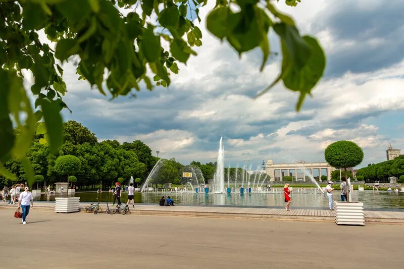 Про парк горького. Парк культуры Горького Москва. Центральный парк Горького Москва. Парк Горького Москва лето. Парк Горького Москва 2021 лето.