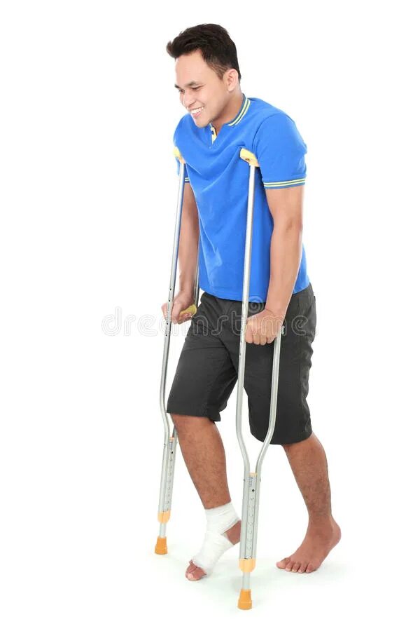 Сколько нужно ходить на костылях после эндопротезирования. Парень на костылях. Костюм с костылями. Человек со сломанной ногой на костылях. Спуск по лестнице на костылях.