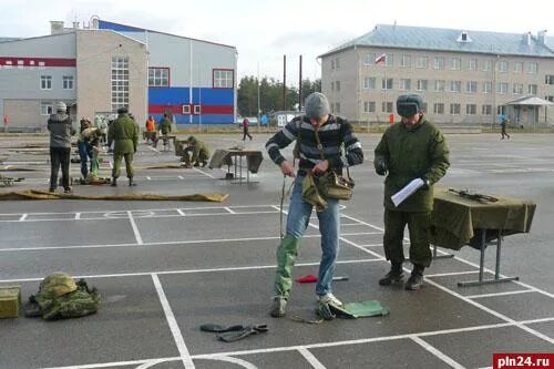 Город псков какие войска. В/Ч 64044 Псков. 64044 Учения. 64044 Псков. Псков Промежицы Военная часть спортзал.