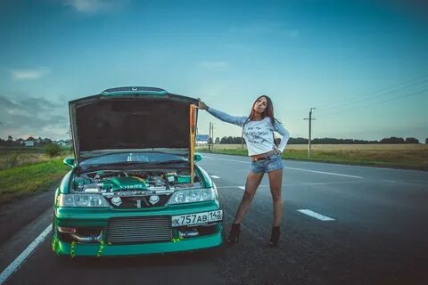 Девушки с марком
