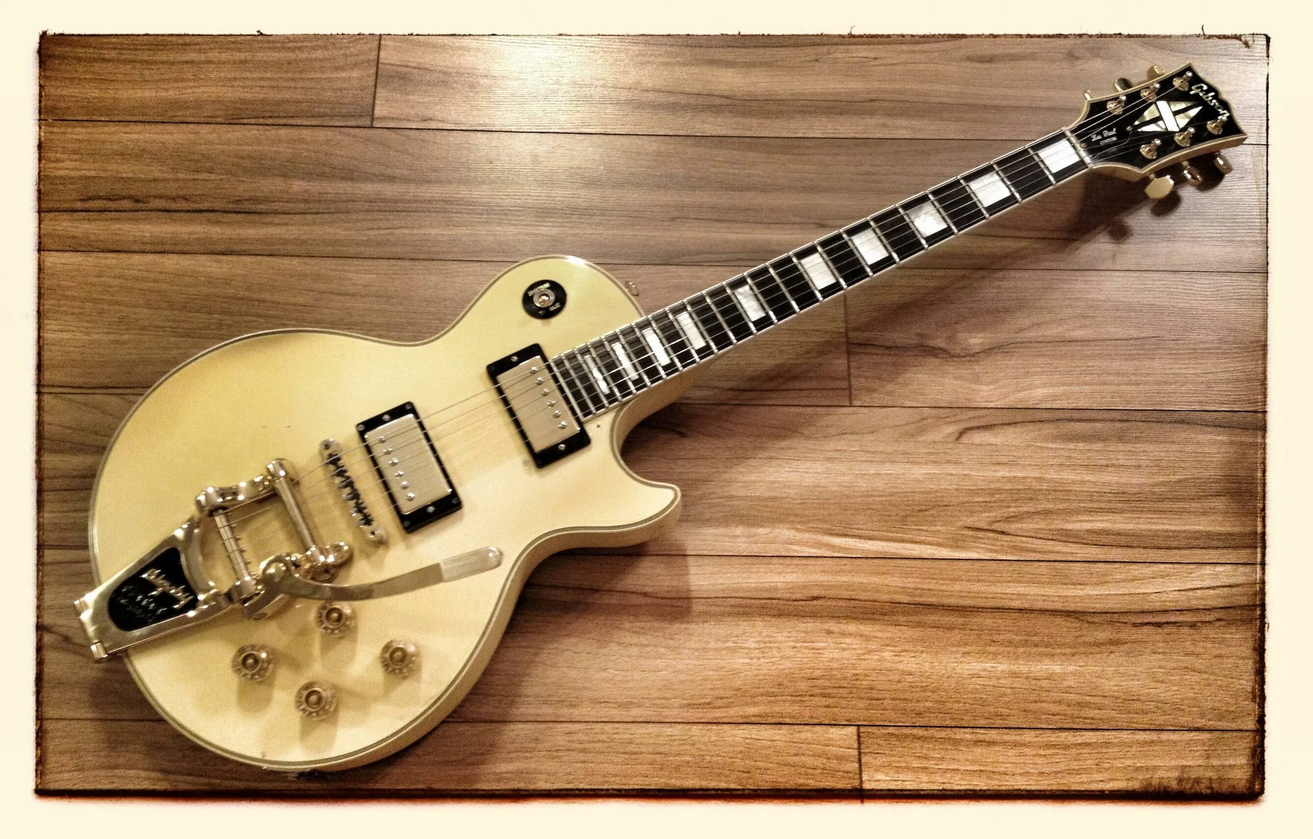 Электрогитара Gibson les Paul Custom. Гитара Gibson les Paul Custom. Gibson les Paul Custom 1974. Гибсон лес пол.