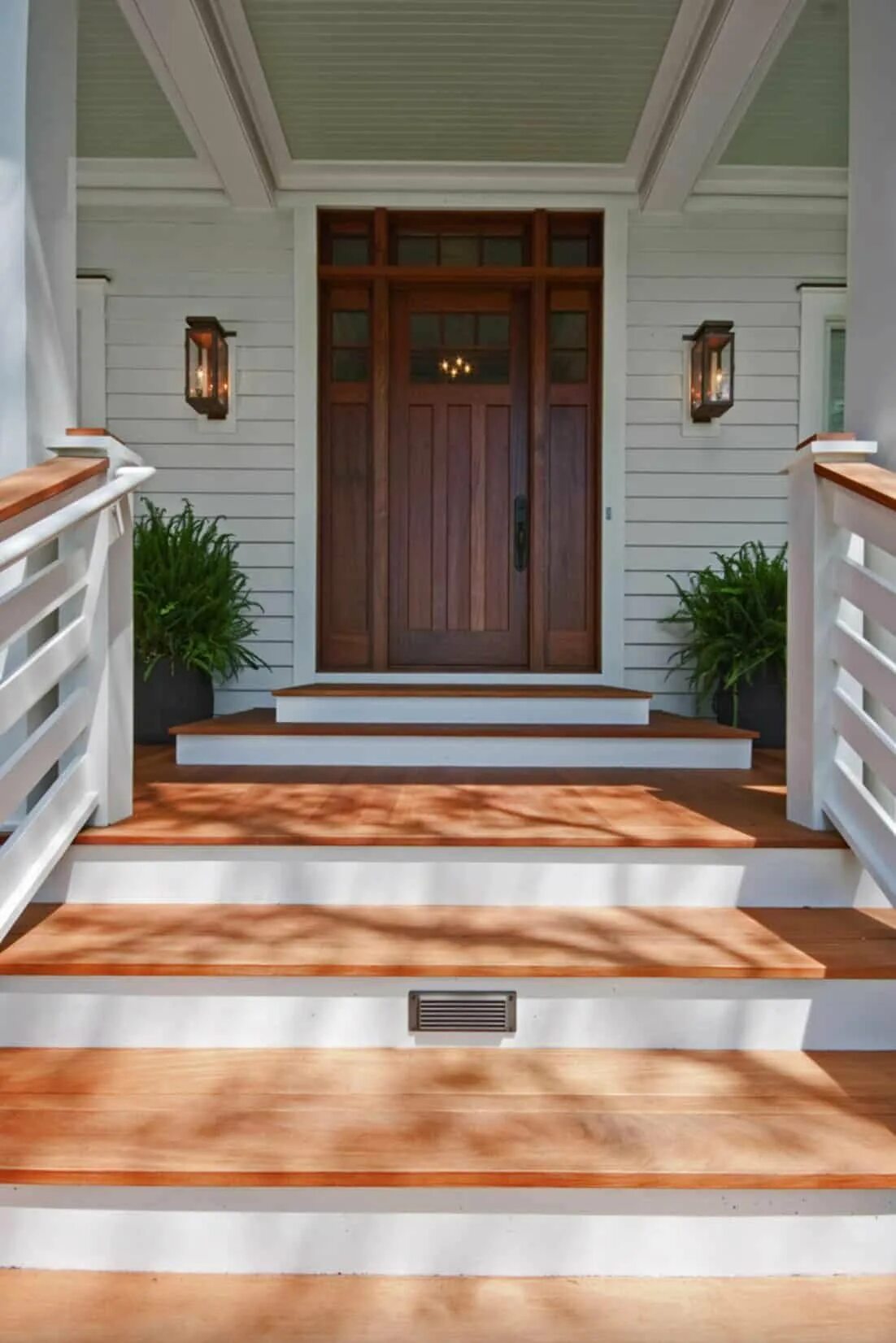 Лестницп в гутри аерандв. Крыльцо внутри. Крыльцо к дому. Ясная поляна крыльцо. Крыльцо внутри.