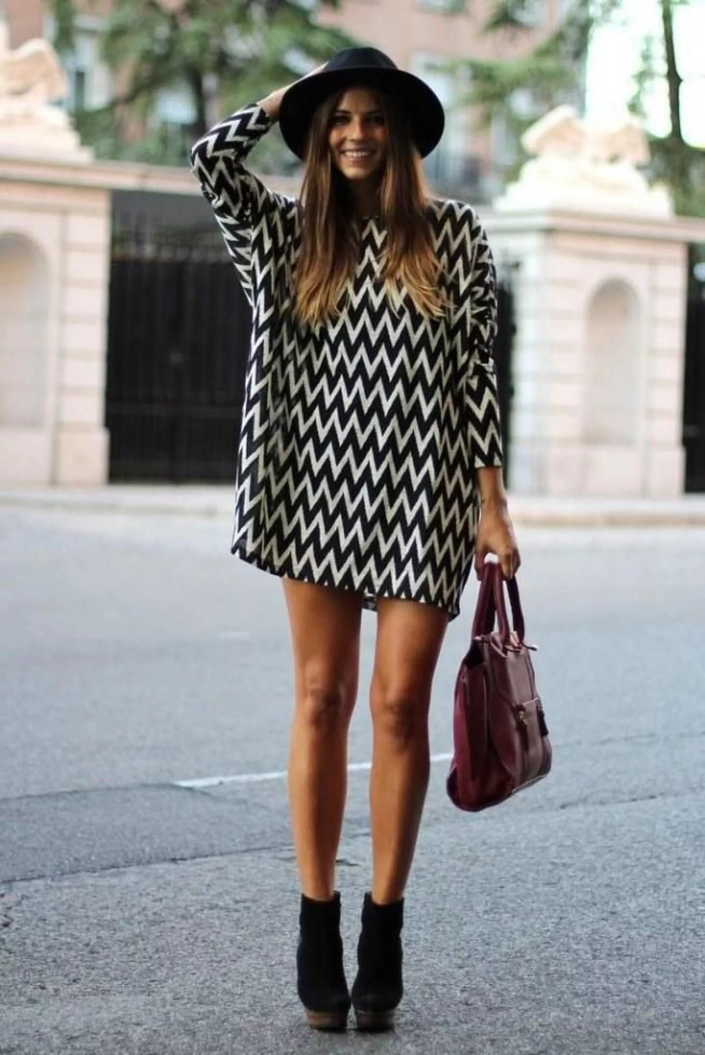 Свободную одежду носите. Луки со свитшотом оверчайз. Одежда свободных душой. Свободную одежду носите. Скинни с оверсайз.