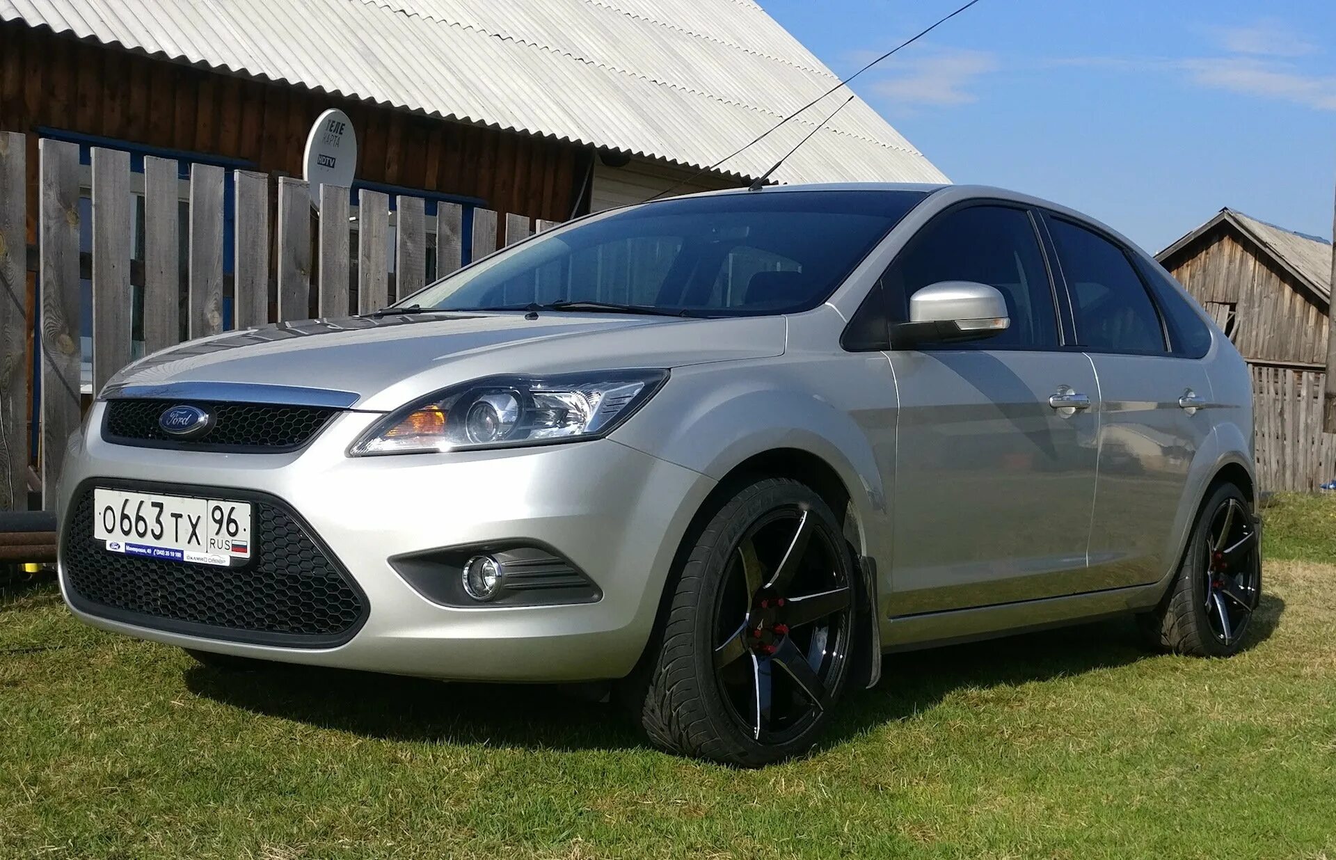 Купить диски на форд фокус рестайлинг. Ford Focus 2 хэтчбек r18. R16 Ford Focus 2 хэтчбек. Ford Focus 2 Рестайлинг r18. Ford Focus 2 r17.