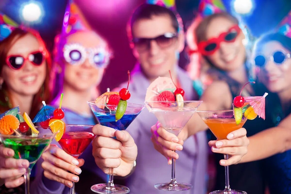 Party bay. Party bay. Вечеринка на закате. Тематические вечеринки. Надувные батуты челюсти.