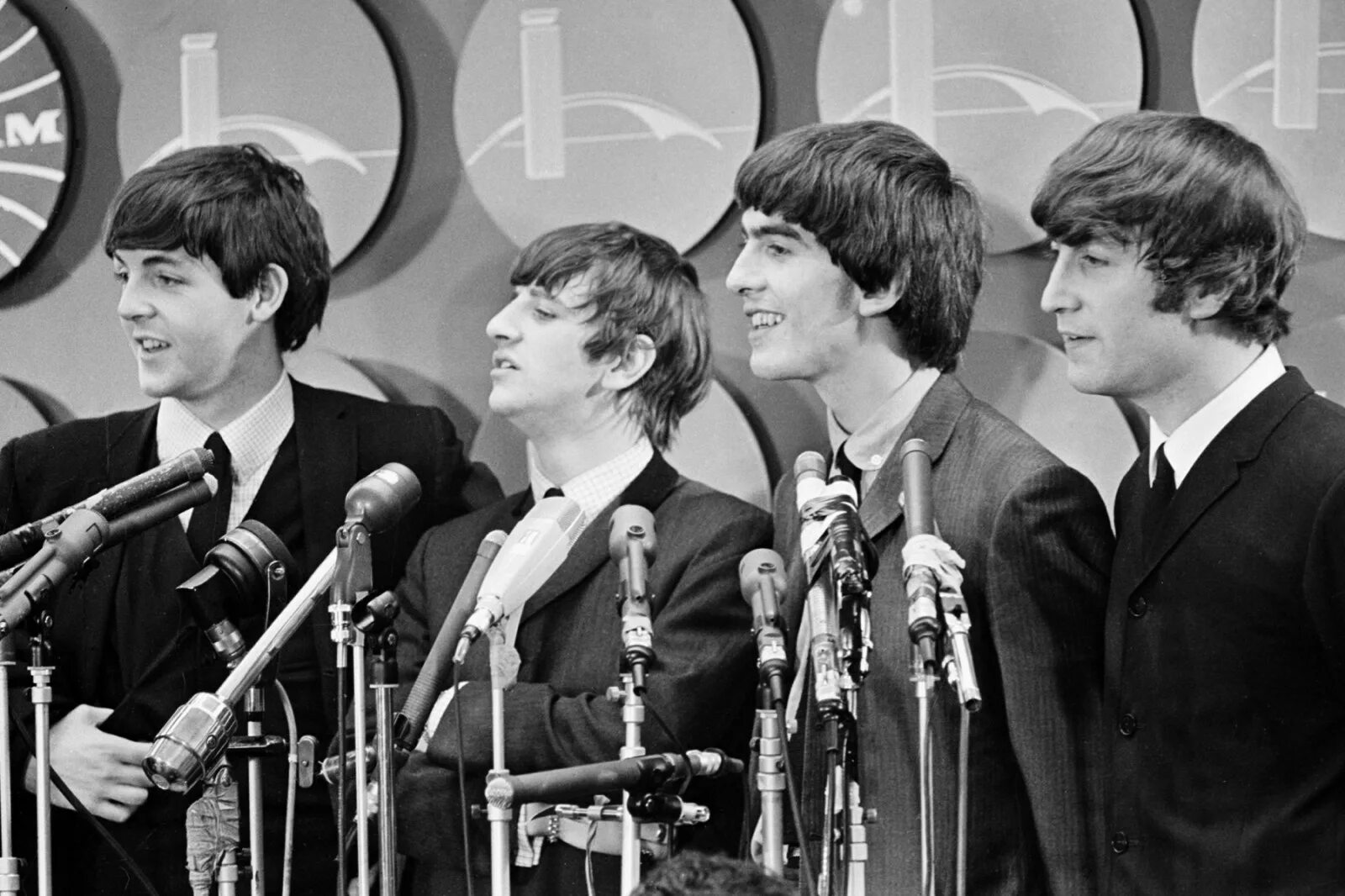 Битлз тула. Группа the beatles. группа the beatles 1960. тэ битлз. джон леннон битлз.