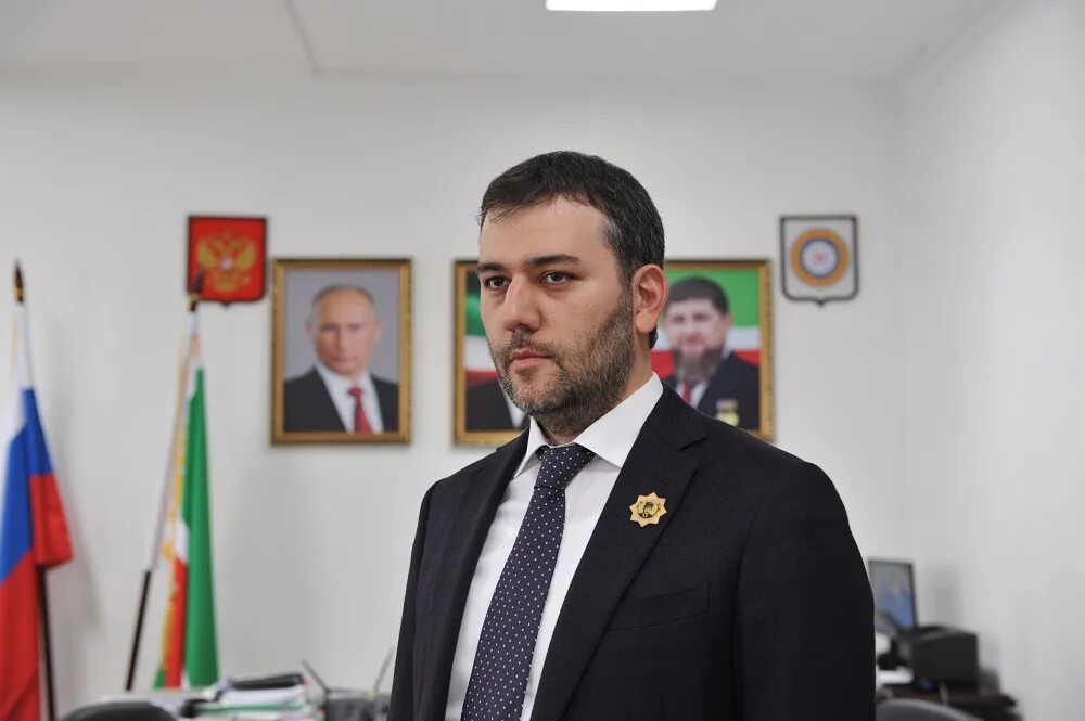 Министр промышленности чеченской республики. Министр промышленности чеченской республики. Министр природы чеченской республики. Грозненская тэс директор. Министр промышленности чеченской республики.