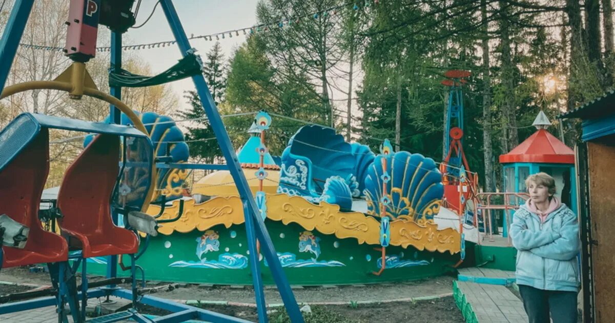 Карусель к 24. Парк швейцария карусели нижний новгород. Вращающийся механизм для карусели. Размеры карусели на детской площадке. Сормовский парк аттракционы.