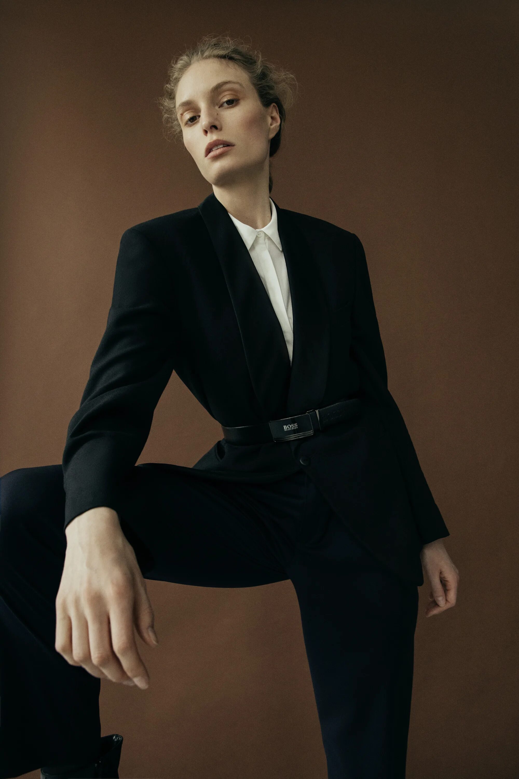 Андрогиния 1982. Маскулинный стиль в одежде. Мужественная женщина. Маскулинность у женщин в одежде. Анна селезнёва для giampaolo sgura.