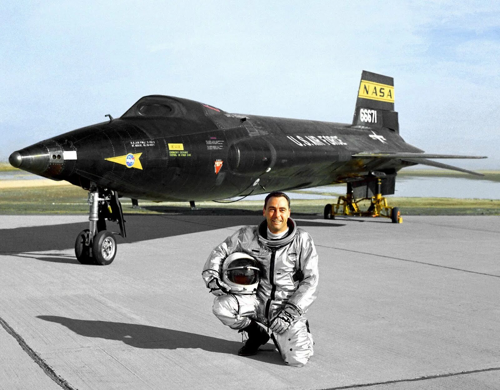 Маленький истребитель. Норт-Американ х-15. Самолет North American x-15. North American x-15 8200,8 км/ч.