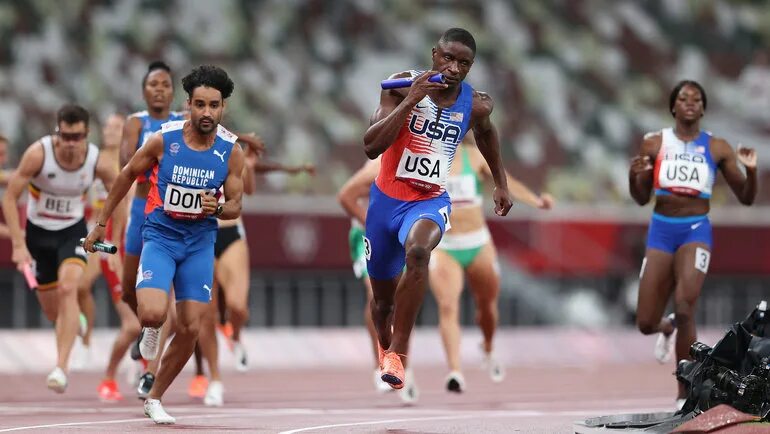 Олимпийские игры 2022 легкая атлетика. Смешанная эстафета легкая атлетика. Лёгкая атлетика на летних олимпийских играх 2012. Эстафета 4 по 400. Легкая атлетика 400 метров женщины.